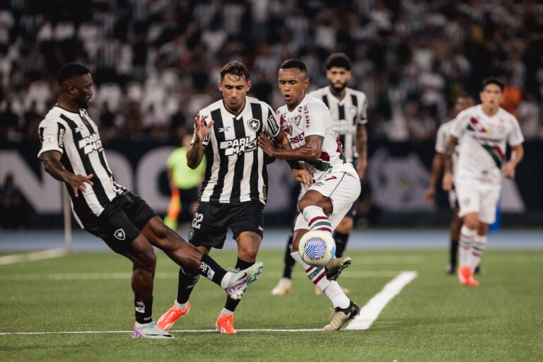 Onde assistir Botafogo x Grêmio ao vivo - Brasileirão neste sábado (28/09/2024). Foto: Lucas Merçon/FFC