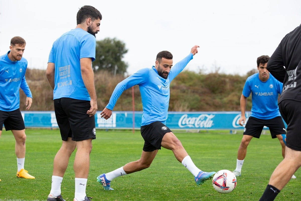 Onde assistir Alavés x Barcelona ao vivo - La Liga neste domingo (06/10/2024). Imagem: Divulgação Alavés