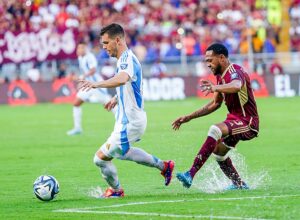 Onde assistir Argentina x Bolívia ao vivo - Eliminatórias Sul-Americanas nesta terça-feira (15/10/2024). Imagem: AFA