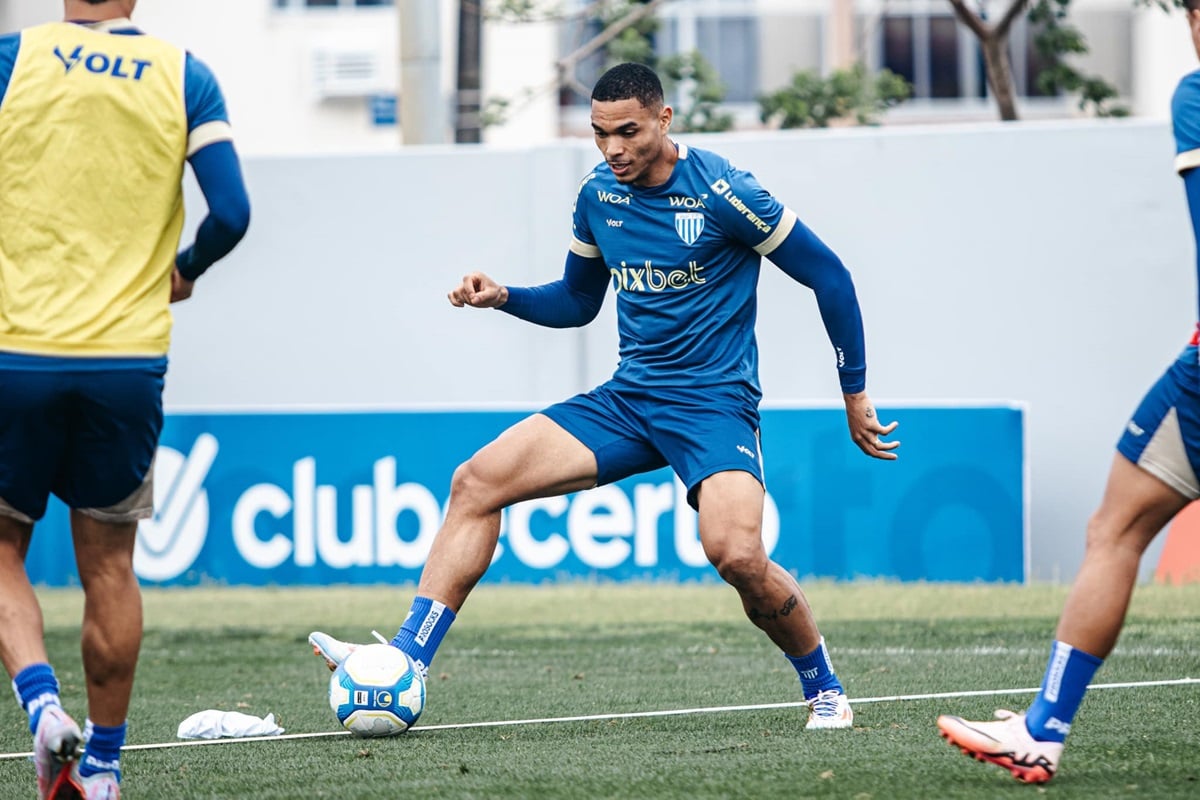 Onde assistir Avaí x Vila Nova ao vivo - Série B nesta sexta-feira (25/10/2024). Imagem: Leandro Boeira/Avaí FC