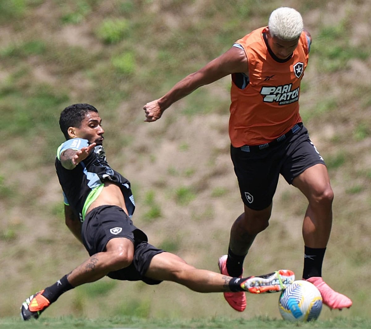 Onde assistir Botafogo x Criciúma ao vivo - Brasileirão nesta sexta-feira (18/10/2024). Imagem: Vitor Silva/BFR