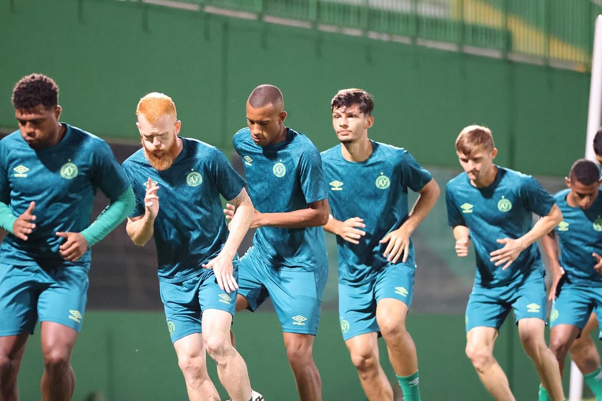 Onde assistir Chapecoense x Goiás ao vivo - Série B nesta segunda-feira (21/10/2024). Imagem: João Heemann/ACF