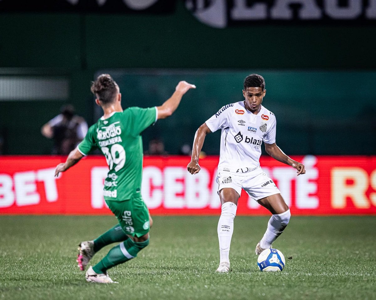 Lance de Chapecoense x Santos. Imagem: Raul Baretta/Santos FC