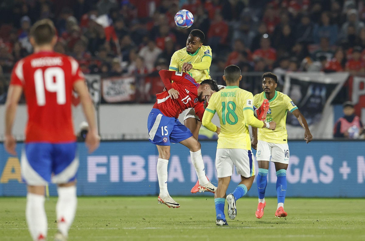 Lance do jogo entre Chile e a Seleção Brasileira. Imagem: Rafael Ribeiro/CBF