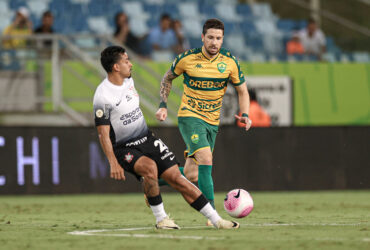 Lance do jogo entre Cuiabá x Corinthians. Imagem: AssCom Dourado