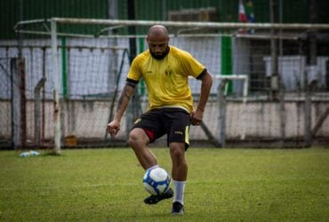 Onde assistir Brusque x Chapecoense ao vivo - Série B nesta terça-feira (29/10/2024). Imagem: Lara Vantzen/BFC