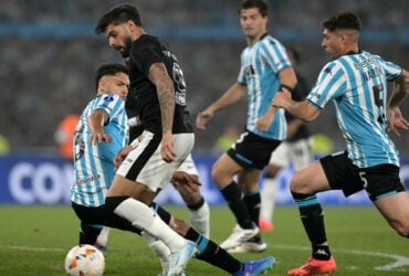 Lance do jogo entre Racing x Corinthians. Imagem: Twitter Conmebol