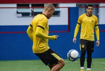 Onde assistir Brusque x Botafogo-SP ao vivo - Série B nesta terça-feira (05/11/2024). Imagem: Lara Vantzen/BFC