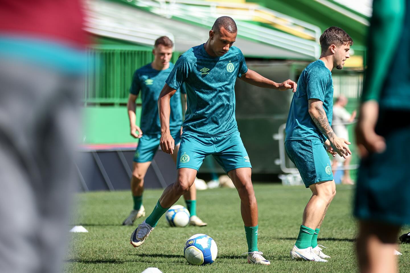 Onde assistir Chapecoense x Coritiba ao vivo - Série B neste domingo (17/11/2024). Imagem: Tiago Meneghini/ACF