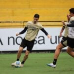 Onde assistir Criciúma x Vitória ao vivo - Brasileirão nesta quarta-feira (20/11/2024). Imagem: Celso da Luz/Criciúma