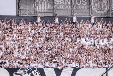 Onde assistir Santos x CRB ao vivo - Série B neste domingo (17/11/2024). Imagem: Raul Baretta/Santos FC