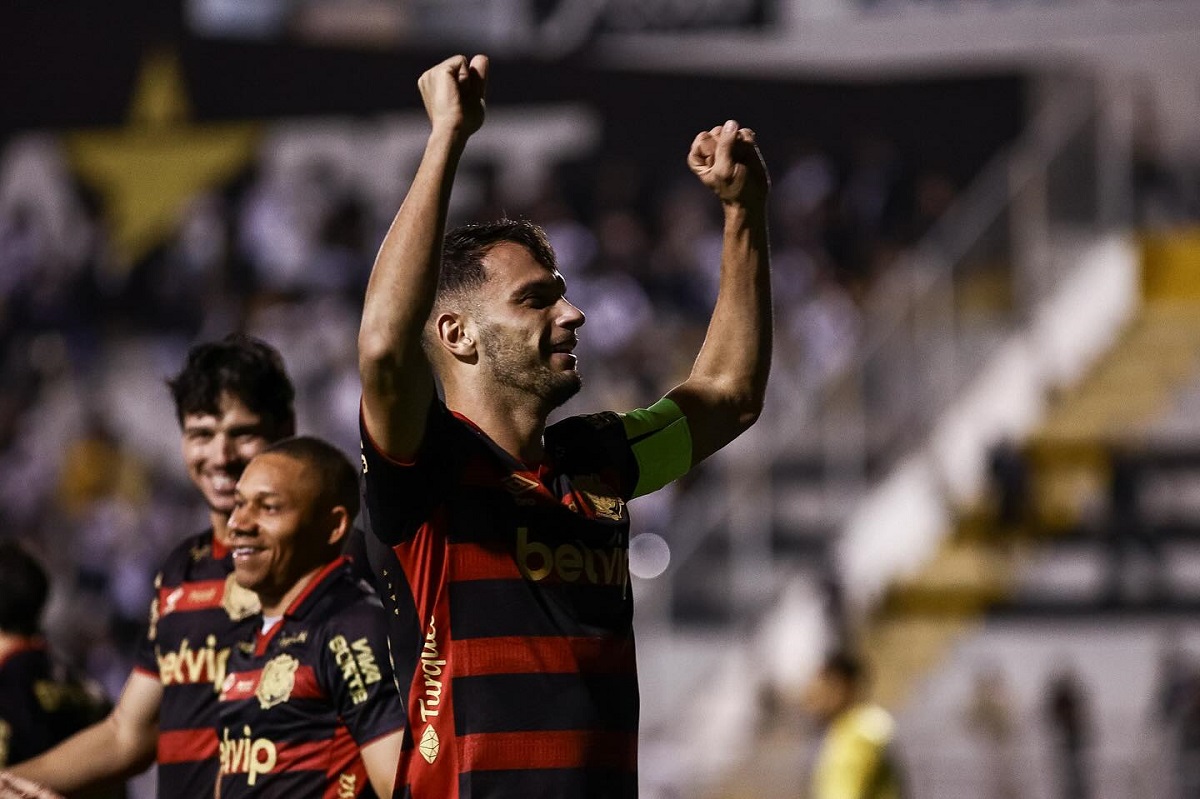 Onde assistir Sport x Santos ao vivo - Série B neste domingo (24/11/2024). Imagem: Paulo Paiva Foto/Sport