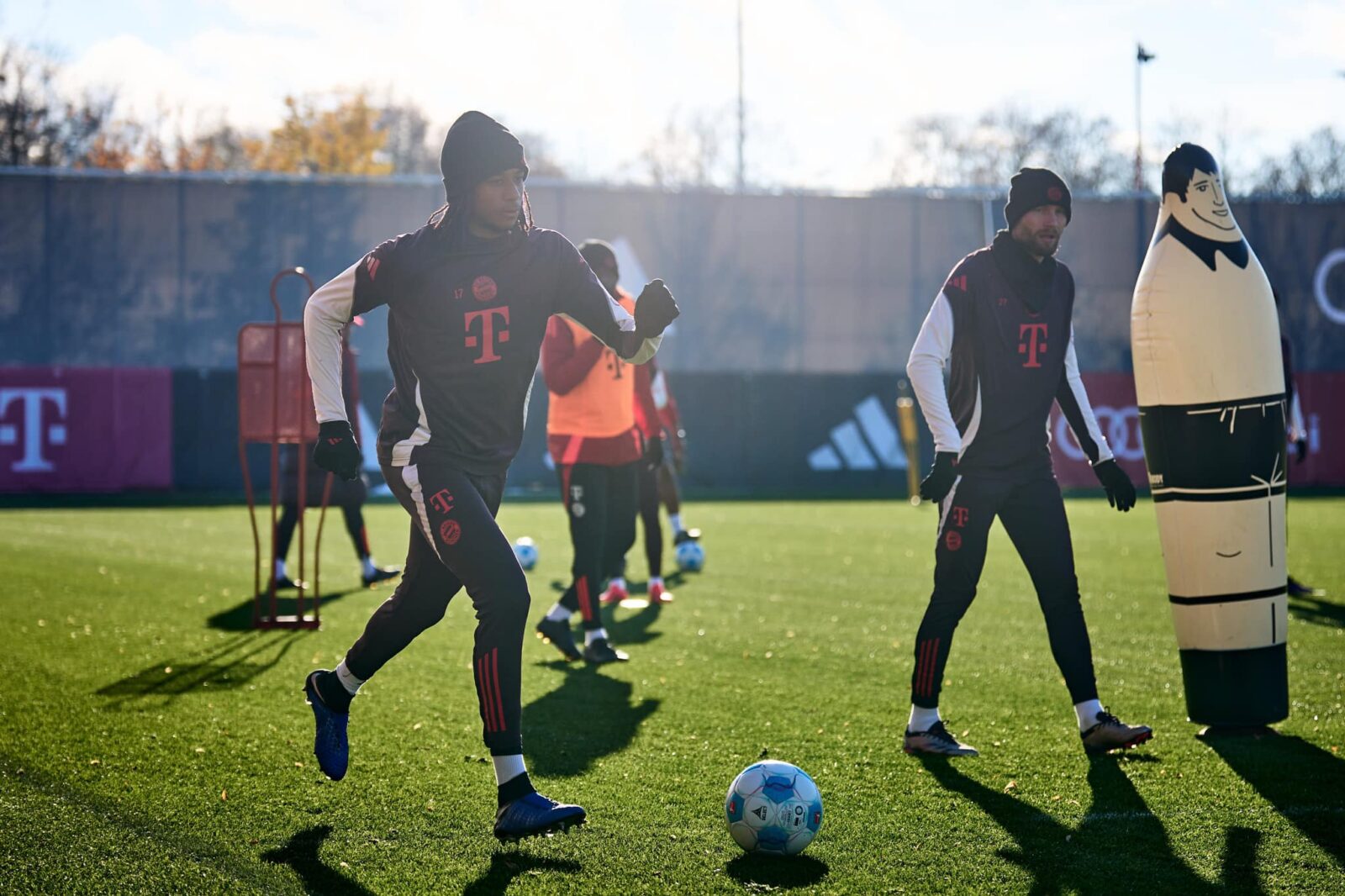 Onde assistir Bayern de Munique x Augsburg ao vivo - Bundesliga nesta sexta-feira (22/11/2024). Imagem: Divulgação Bayern Munique