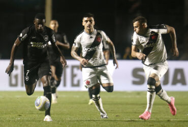 Onde assistir Botafogo x Vasco ao vivo - Brasileirão nesta terça-feira (05/11/2024). Imagem: Vitor Silva/BFR