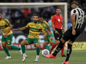 Lance do jogo entre Botafogo x Cuiabá. Imagem: AssCom Dourado