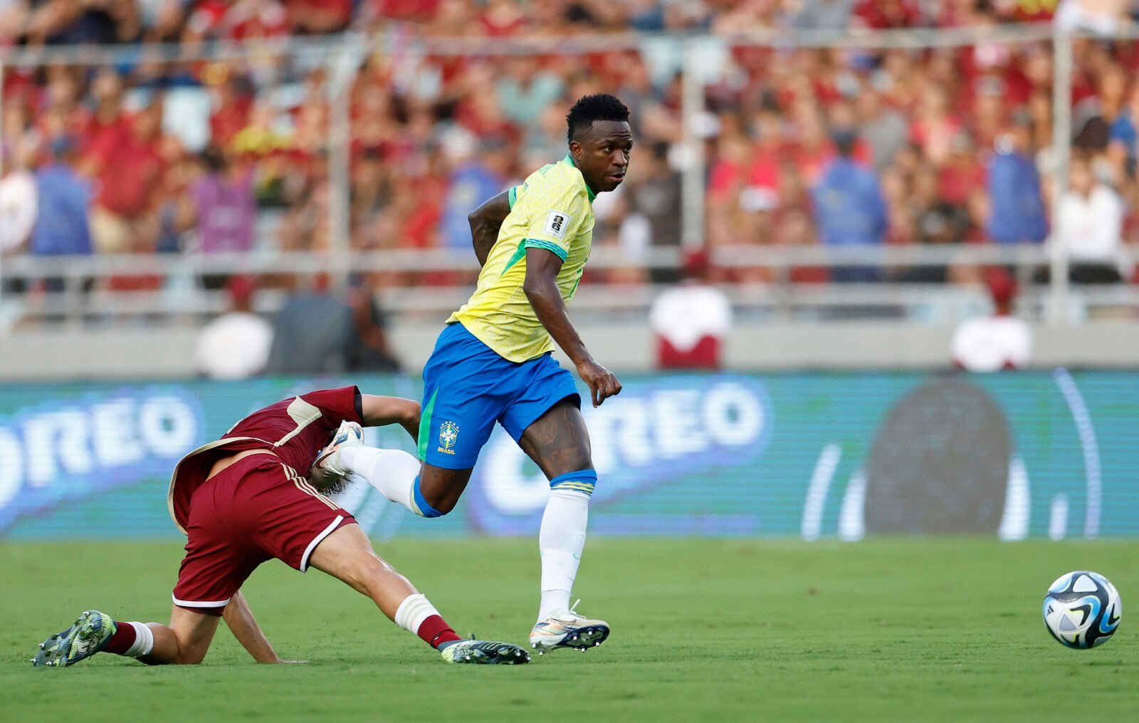 Lance de Brasil x Venezuela. Imagem: Rafael Ribeiro/CBF