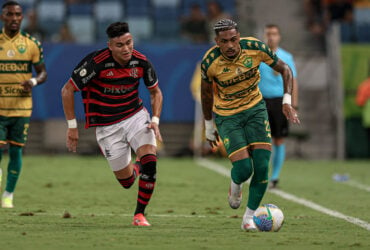 Lance do jogo entre Cuiabá x Flamengo. Imagem: AssCom Dourado