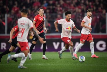 Onde assistir Bragantino x Criciúma ao vivo - Brasileirão neste domingo (08/12/2024). Imagem: Ari Ferreira/Red Bull Bragantino