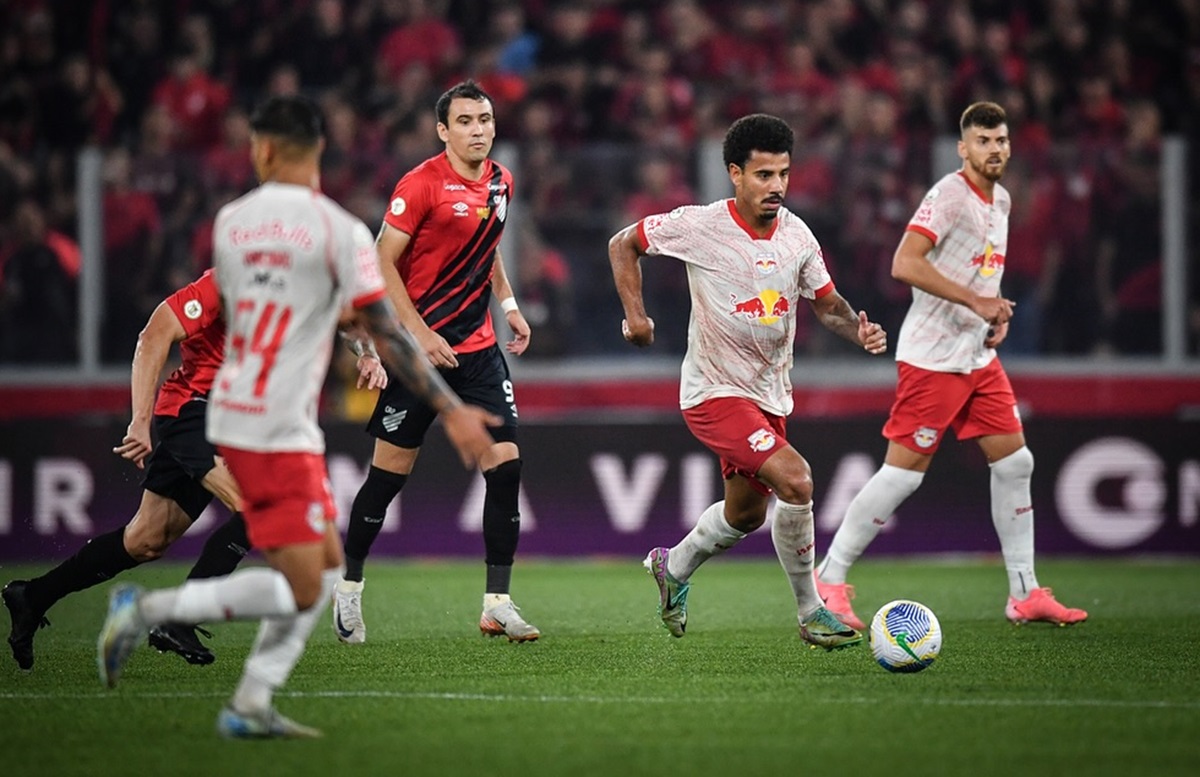 Onde assistir Bragantino x Criciúma ao vivo - Brasileirão neste domingo (08/12/2024). Imagem: Ari Ferreira/Red Bull Bragantino