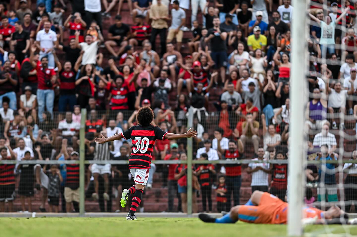 Onde assistir Zumbi x Flamengo ao vivo - Copinha nesta quarta-feira (08/01/2025). Imagem: Victor Baetas / CRF