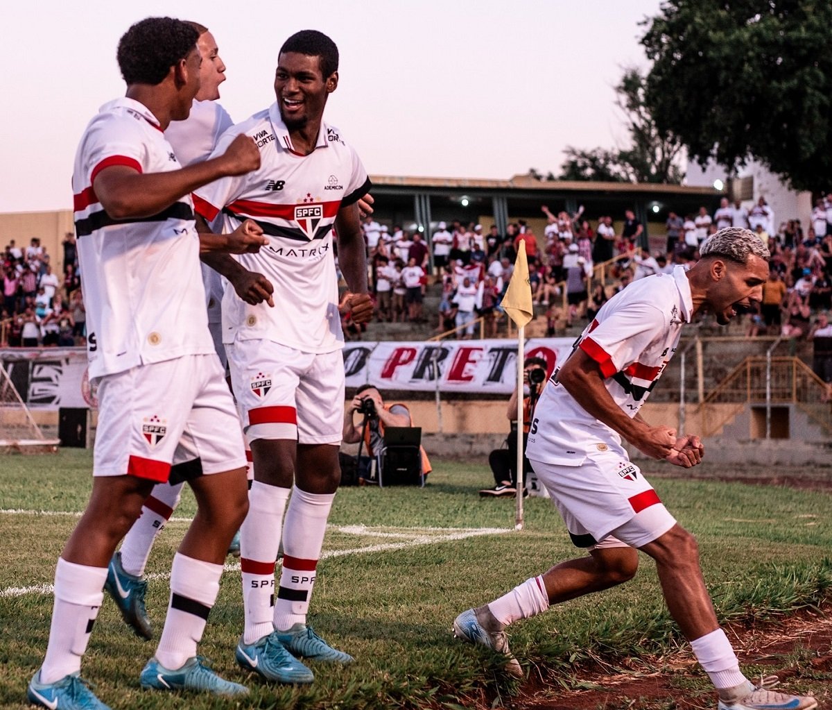 Onde assistir São Paulo x Juventude ao vivo - Copinha nesta terça-feira (14/01/2025). Imagem: Guilherme Veiga SPFC