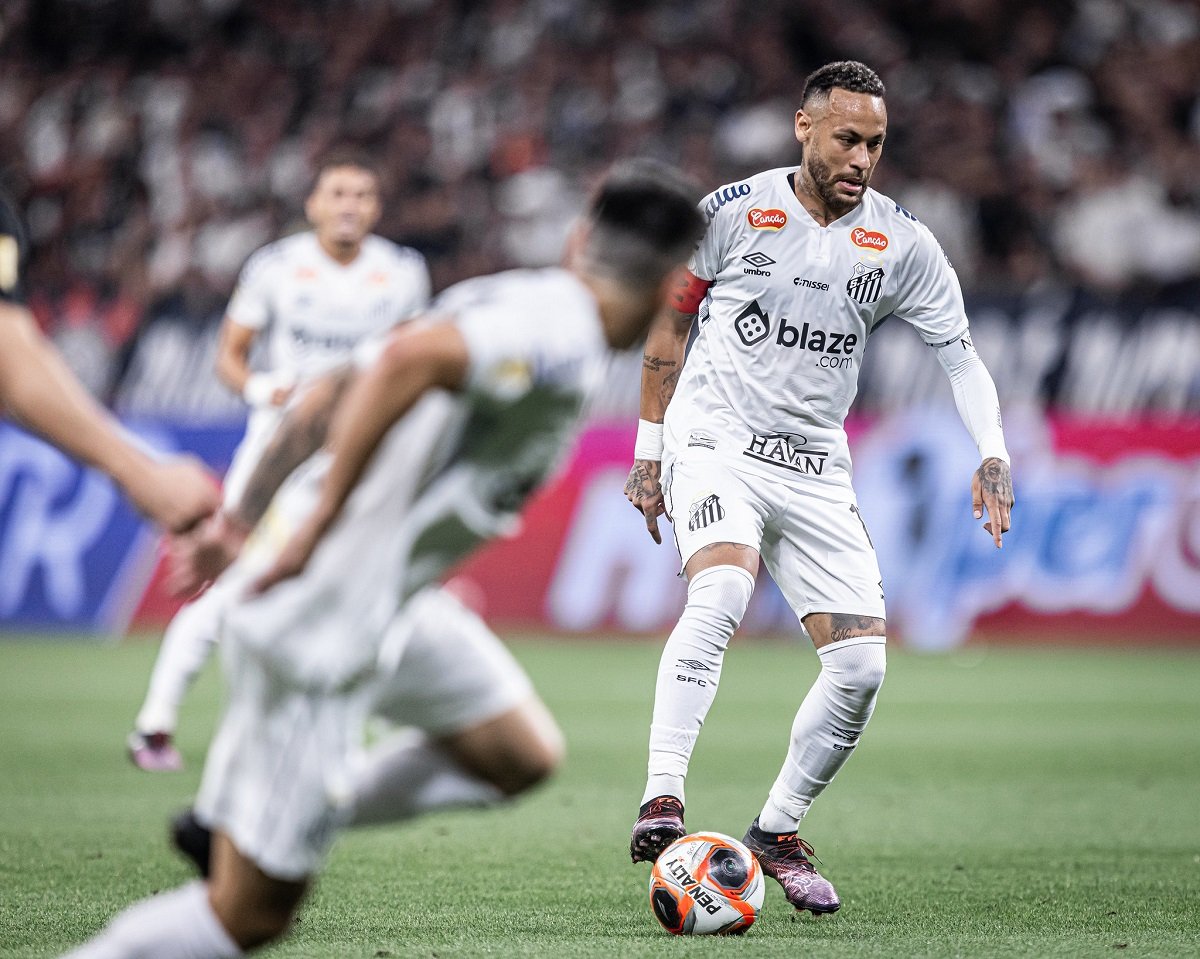 Onde assistir Santos x Água Santa ao vivo - Paulistão neste domingo (16/02/2025). Imagem: Raul Baretta/Santos FC