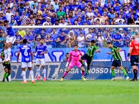 Onde assistir América-MG x Cruzeiro ao vivo - Mineiro neste sábado (22/02/2025). Imagem: Mourão Panda/América-MG