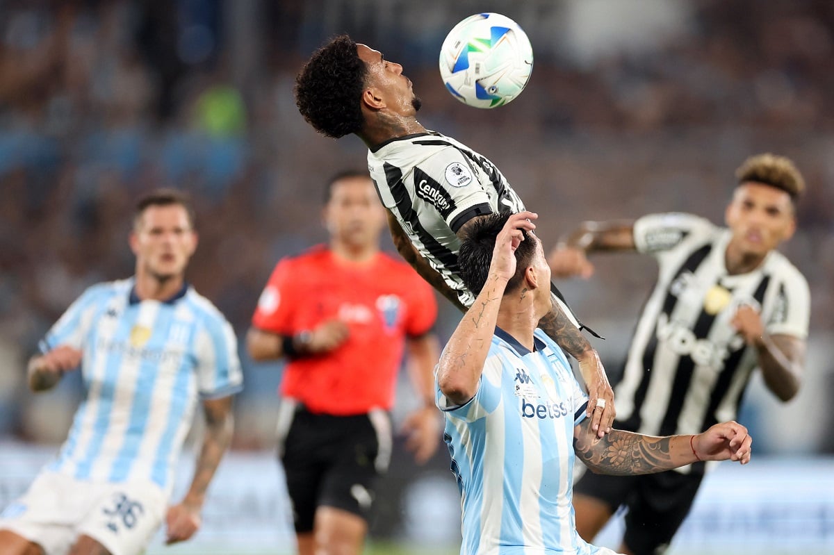 Onde assistir Botafogo x Racing ao vivo - Recopa Sul-Americana nesta quinta-feira (27/02/2025). Imagem: Vitor Silva/BFR