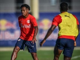 Onde assistir Bragantino x São José-RS ao vivo - Copa do Brasil nesta terça-feira (11/03/2025). Imagem: Ari Ferreira/RB Bragantino