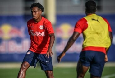 Onde assistir Bragantino x São José-RS ao vivo - Copa do Brasil nesta terça-feira (11/03/2025). Imagem: Ari Ferreira/RB Bragantino