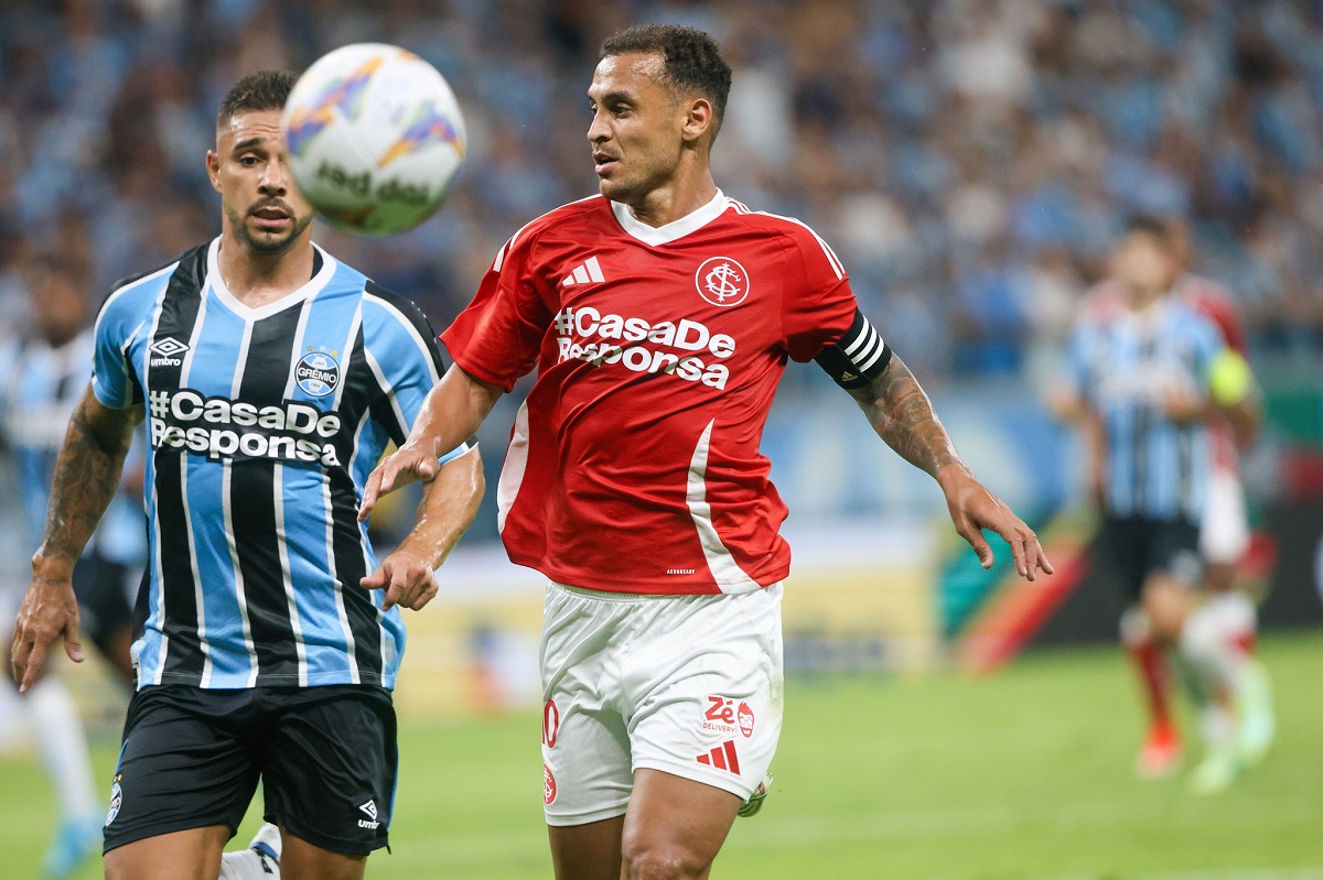 Onde assistir Grêmio x Internacional ao vivo - Campeonato Gaúcho neste sábado (08/03/2025). Imagem: Ricardo Duarte/SCI