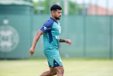 Onde assistir Coritiba x Maringá ao vivo - Paranaense - neste domingo (09/03/2025). Imagem: JP Pacheco/Coritiba