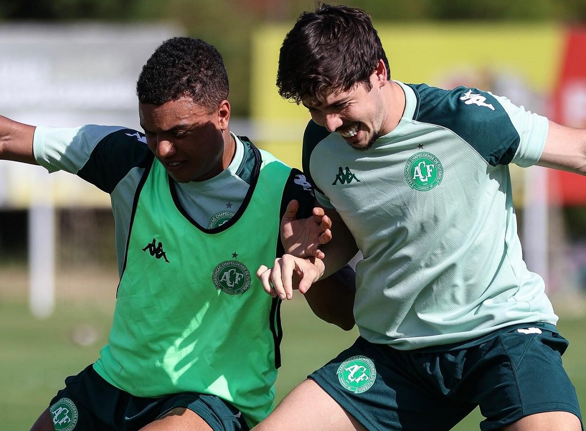 Chapecoense x Joinville ao vivo; onde assistir neste domingo (9) pelo Catarinense. Imagem: Tiago Meneghini ACF